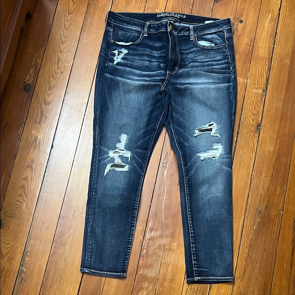 American Eagle Women’s Distressed Size 18 jeans